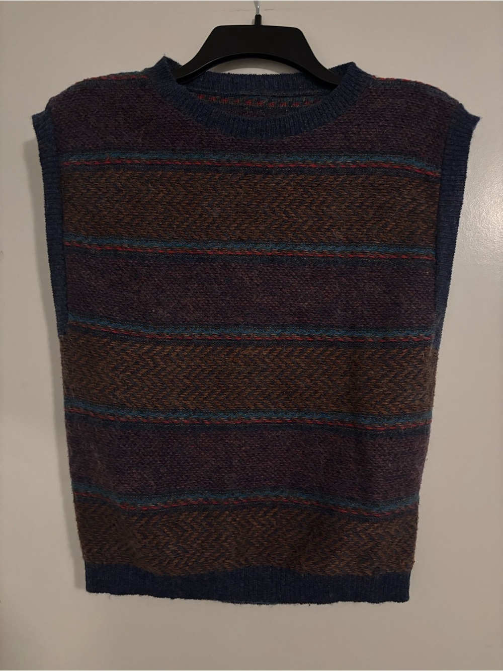 Vintage Crewneck Sleeveless Knit Sweater - Navy Multicolor